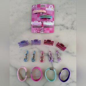 Lot Of 17 Multi Color And Type Hair Accessories For Girls.